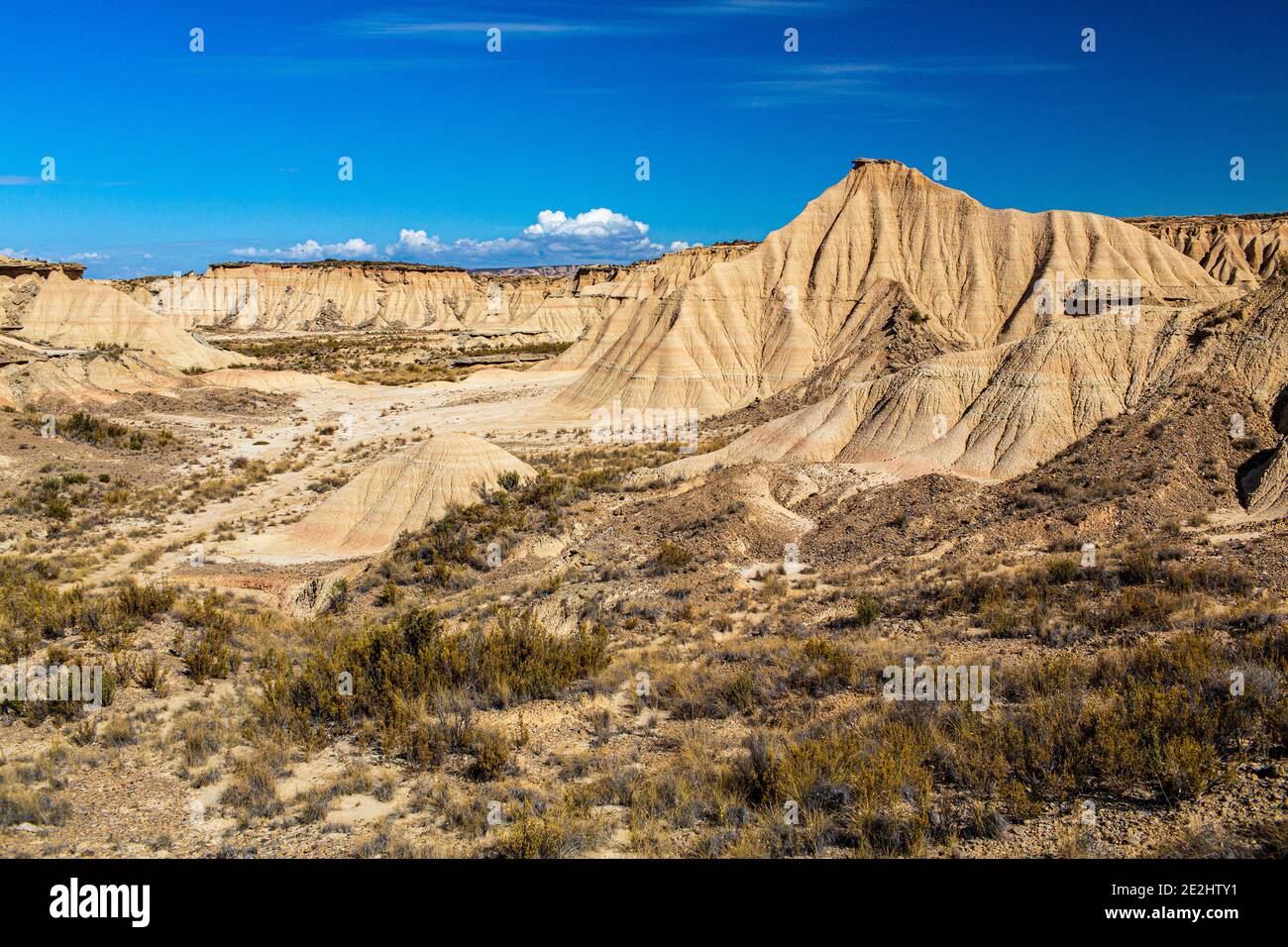 Spanien: Landschaft, Halbwüste Naturregion der Bardenas Reales, Navarra. Die von Erosion geprägte Landschaft. Stockfoto