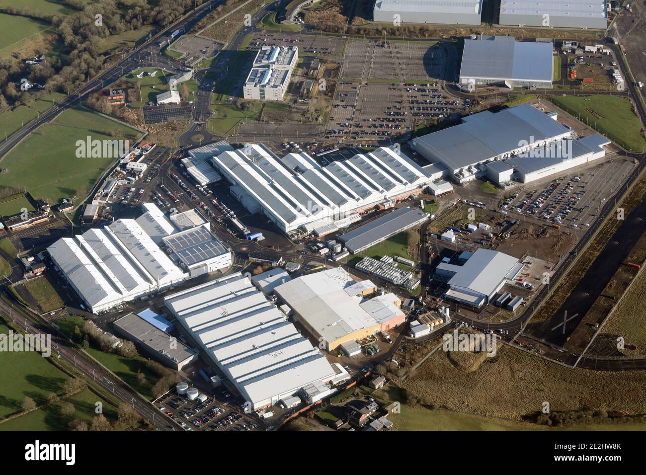 Luftaufnahme des Flugplatzes und des Technologieparks Samlesbury, der Heimat von BAE Systems, in Balderstone bei Blackburn, Lancashire, Großbritannien Stockfoto