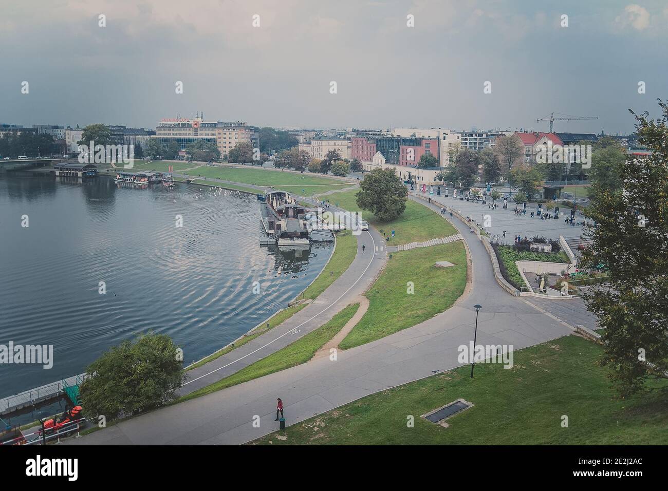 Blick vom Wawel Königsschloss auf den Park und die Weichsel Stockfoto