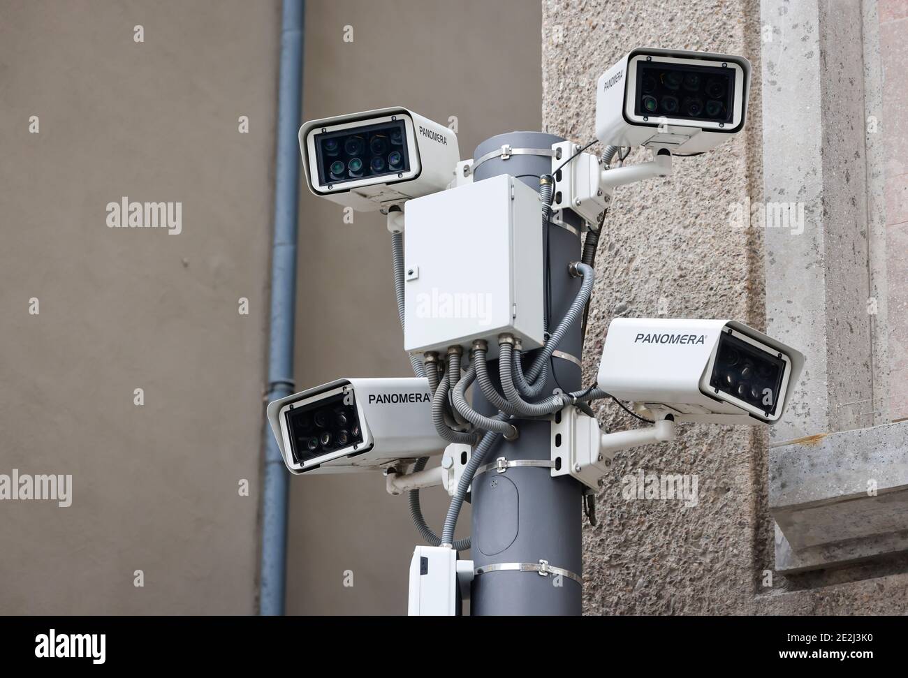 Köln, Nordrhein-Westfalen, Deutschland - Überwachungskameras in Zeiten der Koronakrise bei der zweiten Sperre in der Kölner Innenstadt. Stockfoto