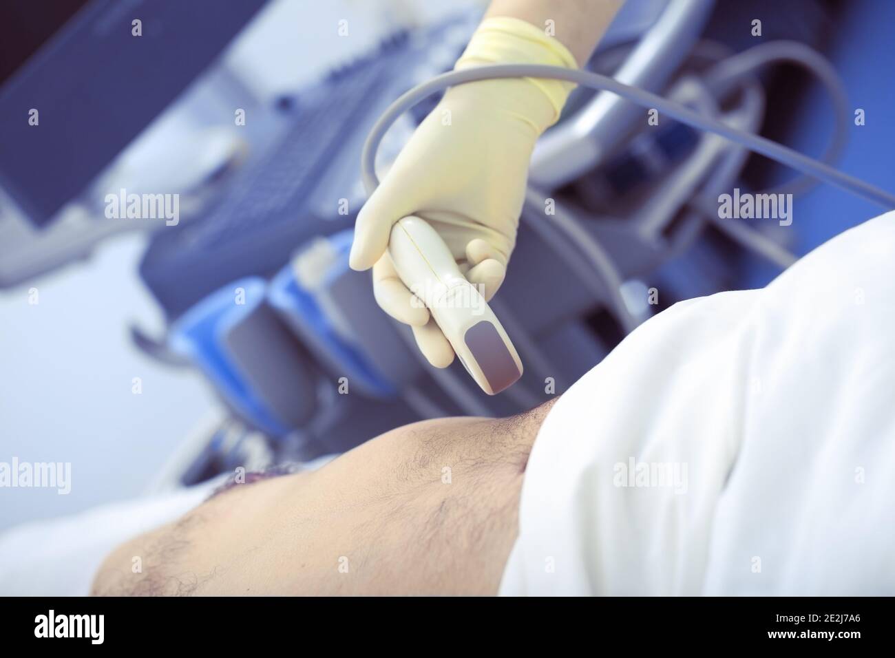 Ultraschalluntersuchung für den Patienten in der Klinik. Stockfoto