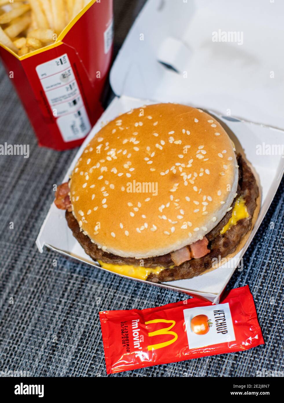 McDonalds Burguer Doppel Royal Menü Stockfoto