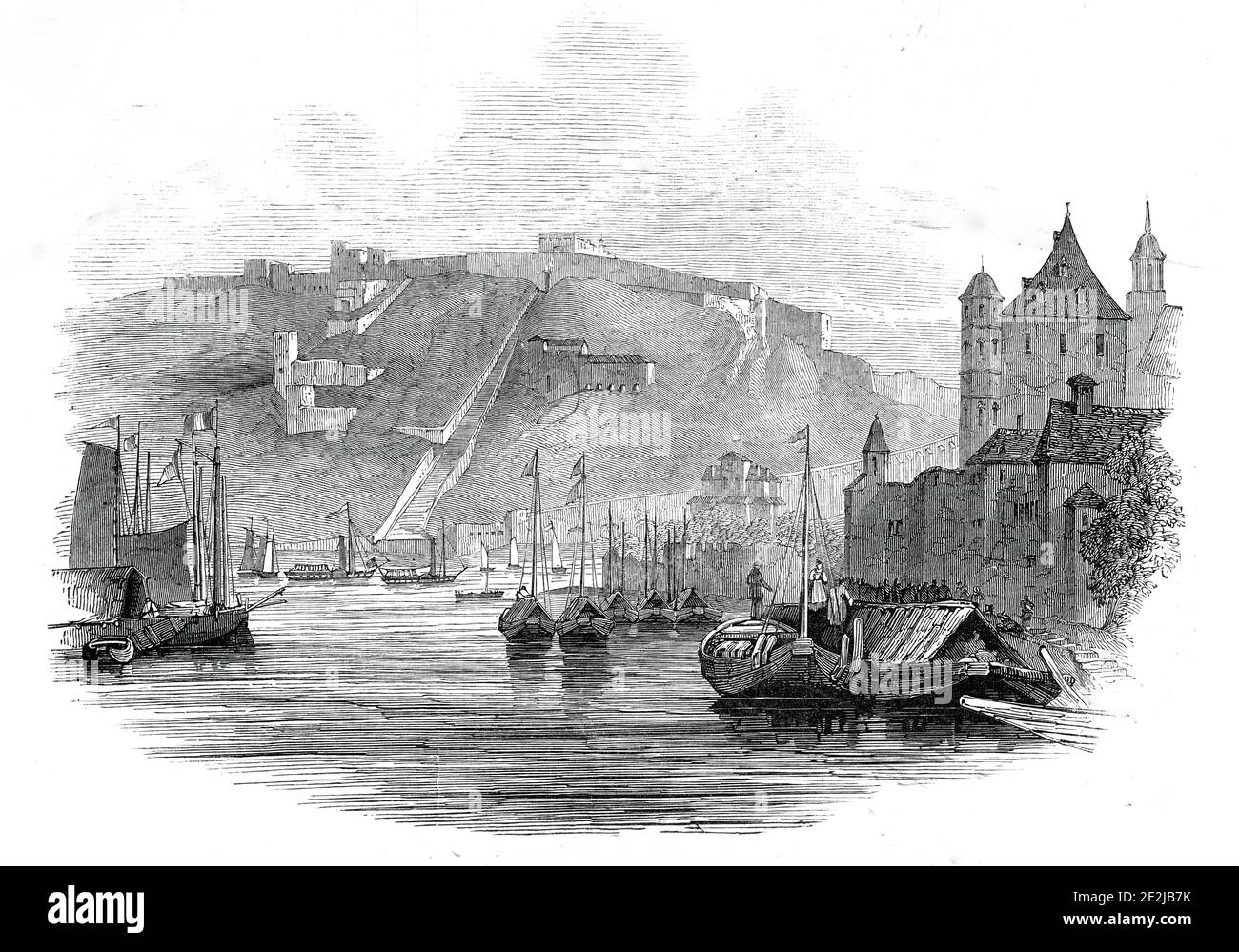 Ehrenbreitstein und Coblentz, 1845. Boote auf dem Rhein in Deutschland: 'Ehrenbreitstein, das Gibraltar des Rheins, verbunden mit Coblentz durch eine Bootsbrücke: Es bietet einen herrlichen Blick auf die Verbindung von Rhein und Mosel, und auf den Verlauf des Rheins von Stolzenfels hinunter nach Andernach. Jeder Leser von "Childe Harold" [von Lord Byron] wird sich an "Ehrenbreitstein mit ihrer zertrümmeren Mauer" erinnern. Es ist jedoch jetzt nicht mehr eine Ruine. Seit 1814 haben die Preußen die Festung restauriert und neue Werke hinzugefügt, die erst vor kurzem gebracht wurden Stockfoto