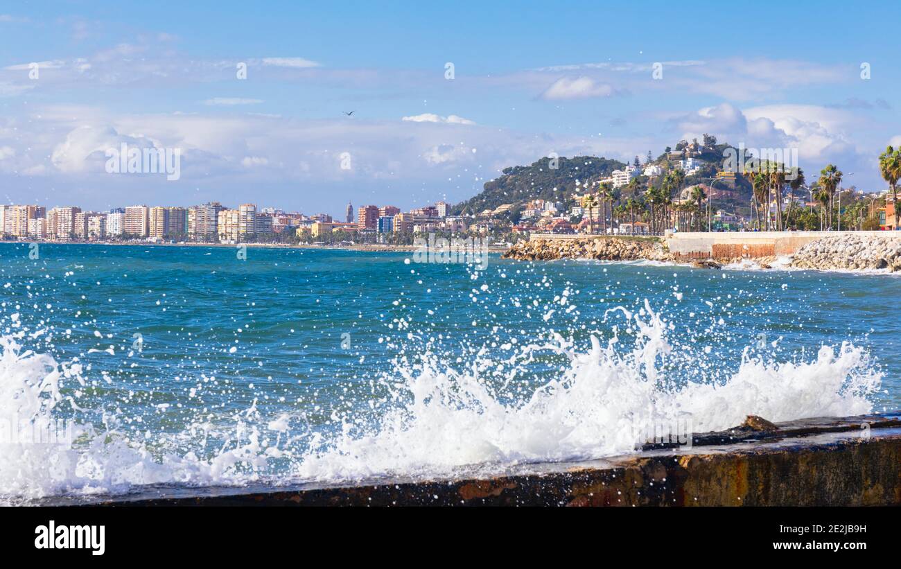 Blick auf Malaga aus der Gegend von los Banos del Carmen. Malaga, Costa del Sol, Provinz Malaga, Andalusien, Südspanien. Stockfoto