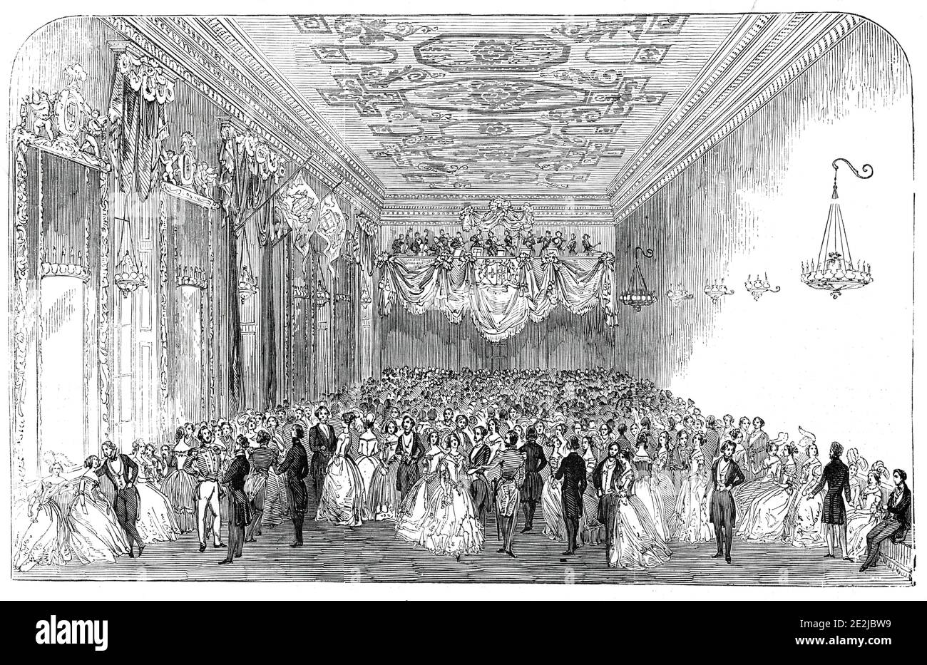 Der Adelsball, im Bankettsaal des Harewood House, 1845. Feiern im Harewood House in der Nähe von Leeds in Yorkshire. "Die Ereignisse, die das Festival hervorbrachten, waren das Kommen des Alters und die Heirat von Lord Viscount Lascelles, dem ältesten Sohn des heutigen Grafen von Harewood...ein prächtiger Ball wurde an über 700 Adel und Adel gegeben, Die bis fünf Uhr mit großem Geist aufrecht erhalten wurde. Der Bankettsaal war für diesen Anlass hervorragend ausgestattet...'. Aus "Illustrated London News", 1845, Vol VII. Stockfoto