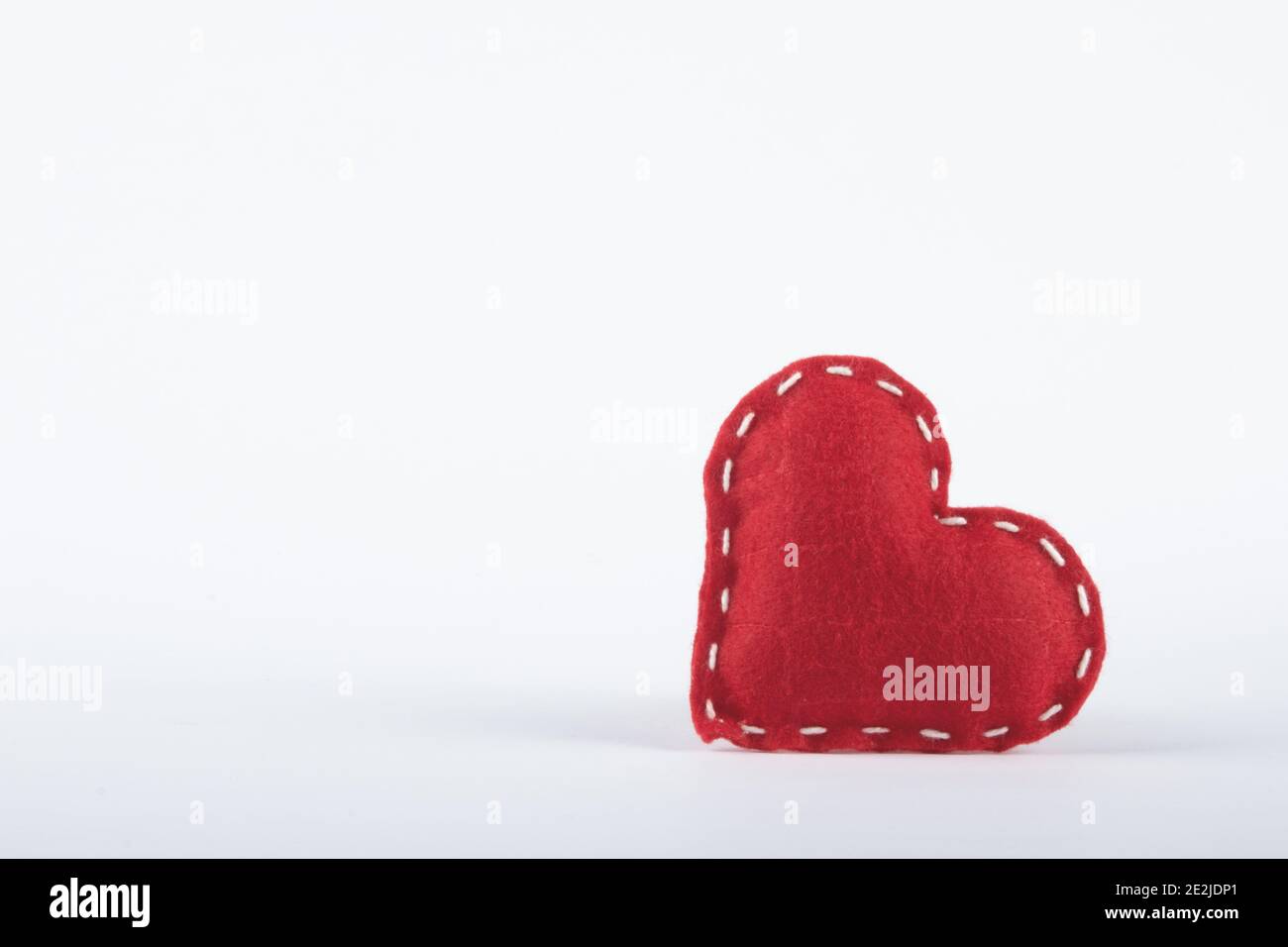 Valentinstag Hintergrund mit Herzen und weißem Hintergrund Stockfoto