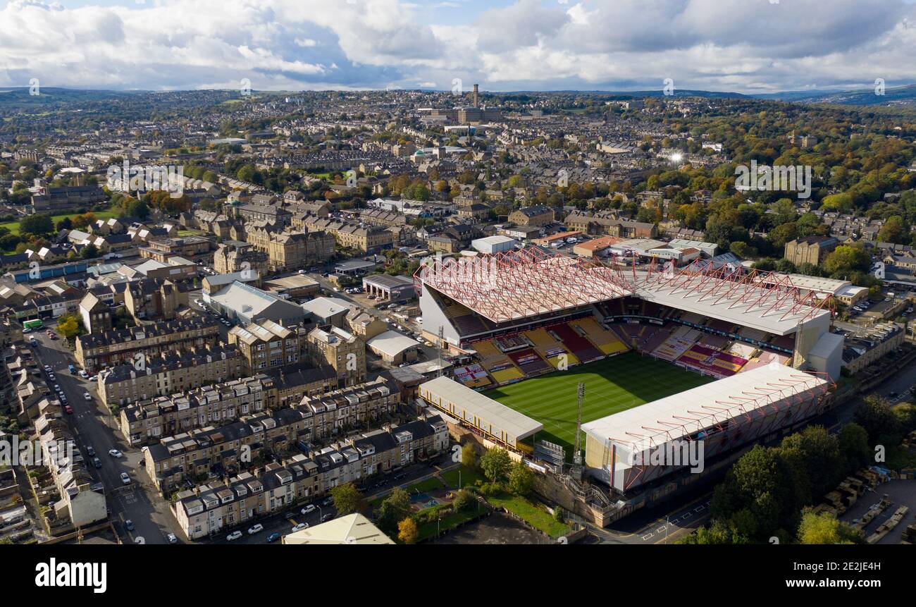 Eine Luftaufnahme des utilita Energy Stadium, Valley Parade, die Heimat von Bradford City Copyright 2020 © Sam Bagnall Stockfoto