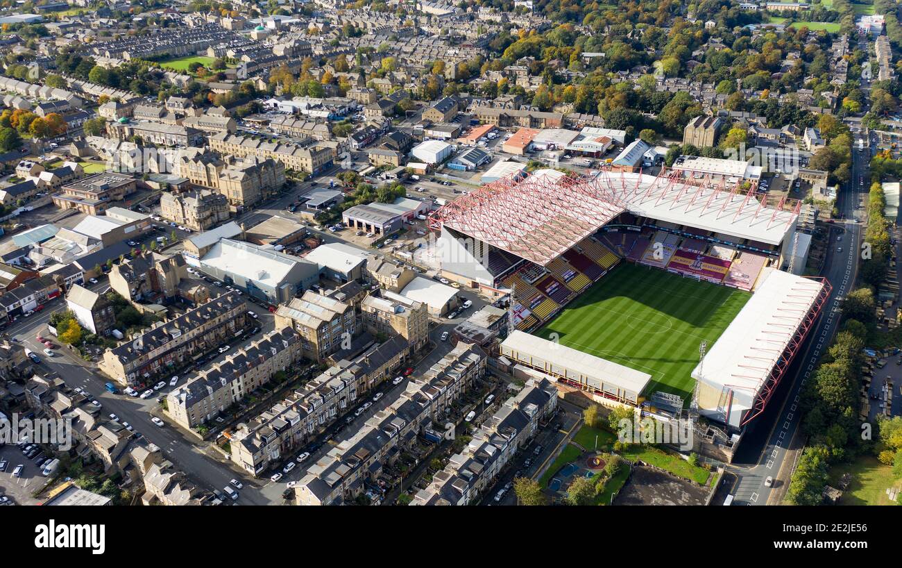 Eine Luftaufnahme des utilita Energy Stadium, Valley Parade, die Heimat von Bradford City Copyright 2020 © Sam Bagnall Stockfoto