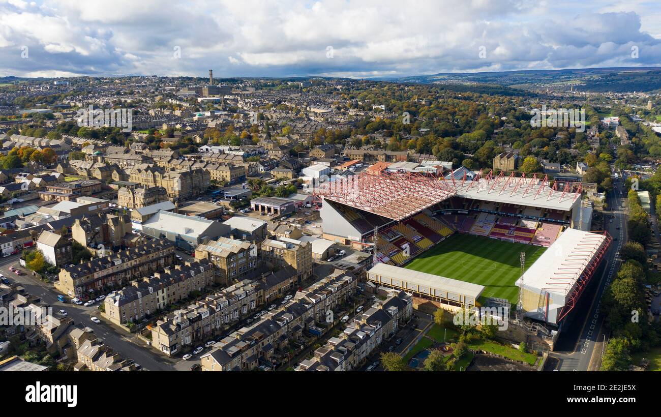 Eine Luftaufnahme des utilita Energy Stadium, Valley Parade, die Heimat von Bradford City Copyright 2020 © Sam Bagnall Stockfoto