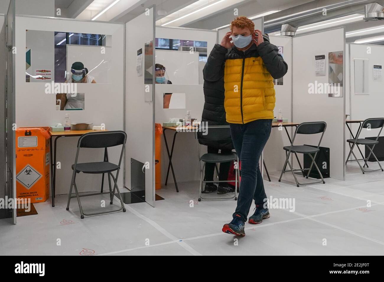 London, Großbritannien. Januar 2021. Ein laterales Durchflussprüfzentrum in der Ealing Library, London. Foto: Roger Garfield/Alamy Live News Stockfoto