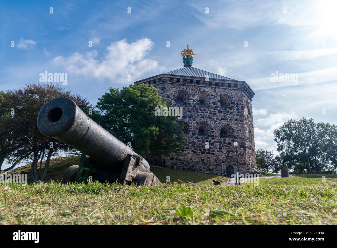 Steinbefestigungsgebäude Skansen Krona Außenwand und Golden Crown in der Nähe von Haga Wohngebiet, Göteborg schweden. Stockfoto