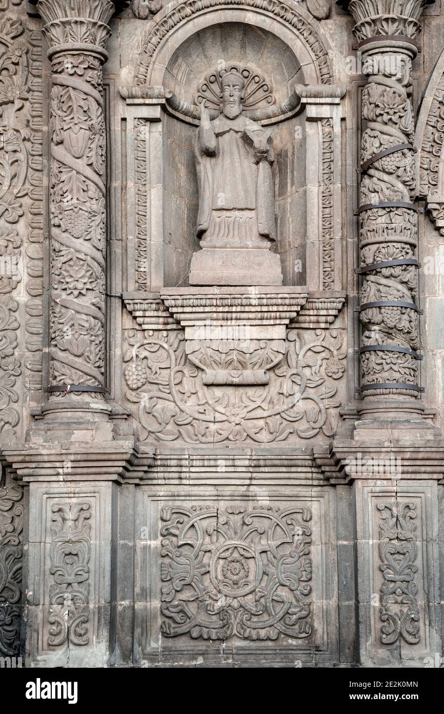 Steinstatue von San Antonio Abad, Puno Kathedrale, Plaza de Armas, Puno, Peru Stockfoto