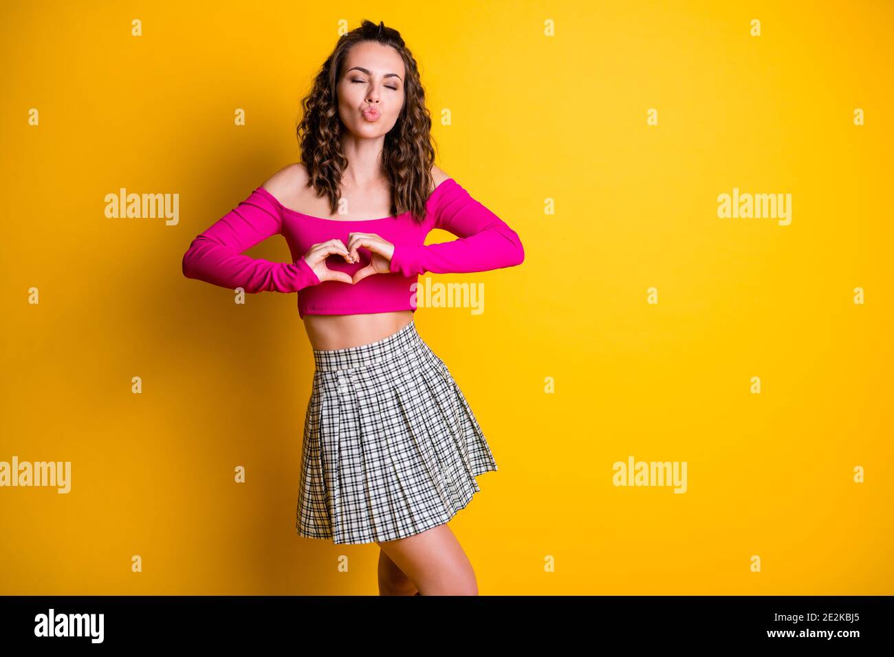 Hübsches Girl präsentiert seinen Körper Hübsches Girl präsentiert seinen Körper