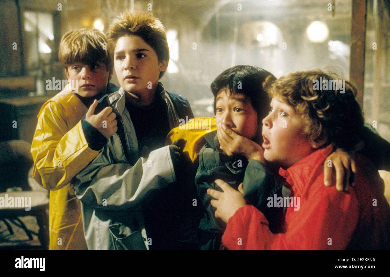 Sean Astin, Corey Feldman, Ke Huy Quan, Jeff Cohen, 'The Goonies' (1985) Warner Bros. / Aktenzeichen # 34082-180THA Stockfoto