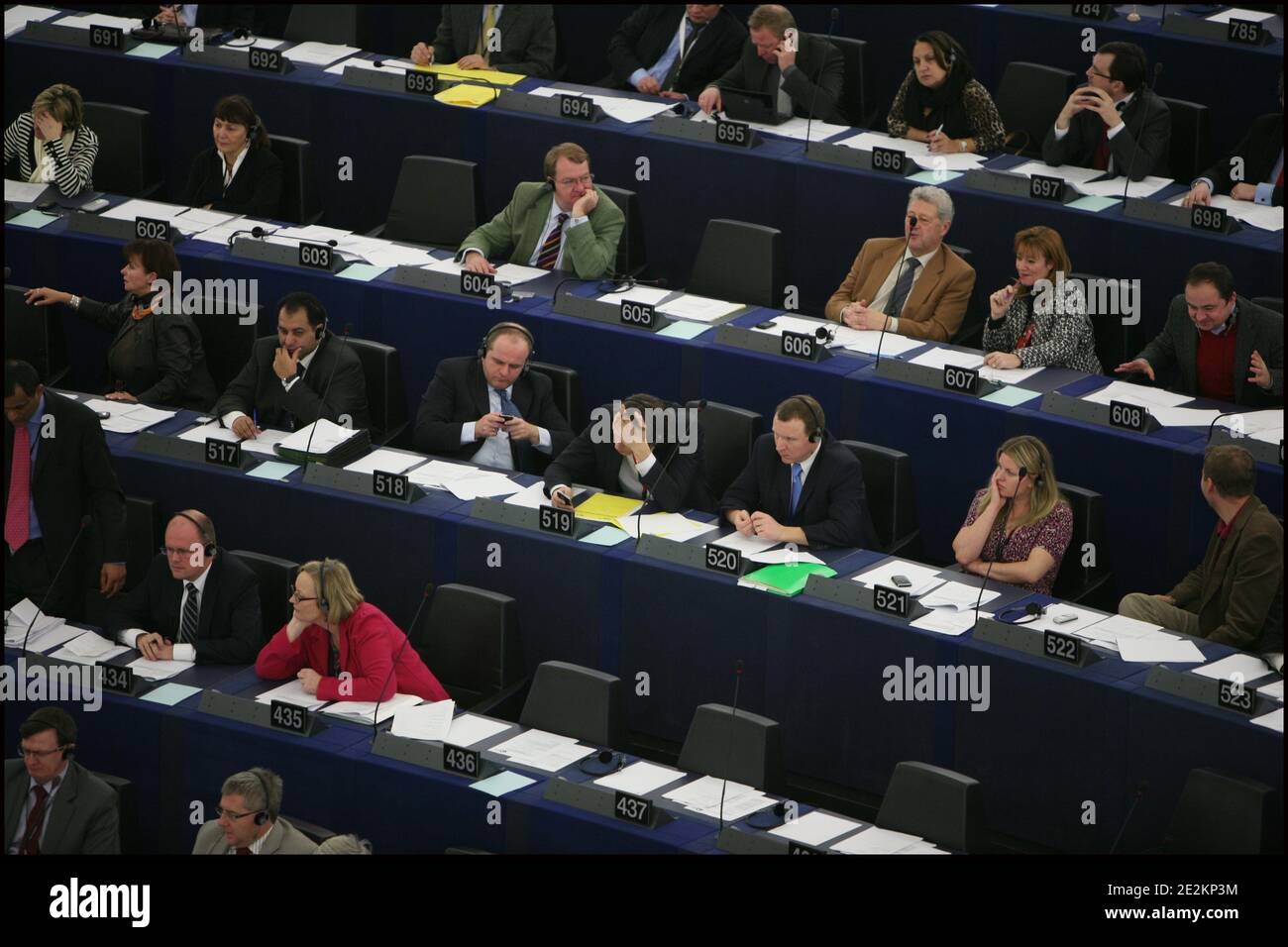 Die Europaabgeordneten sind im Plenarsaal des Europäischen Parlaments am 17. Dezember 2009 in Straßburg, Ostfrankreich, zu sehen. Foto von Axelle de Russe/ABACAPRESS.COM Stockfoto