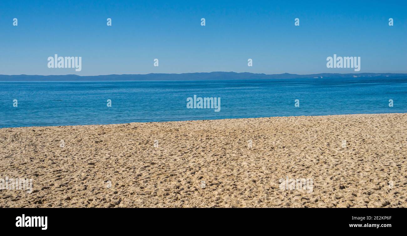 Blick auf Moreton Island vom Woorim Beach auf Bribie Island, Moreton Bay, Queensland, Australien Stockfoto
