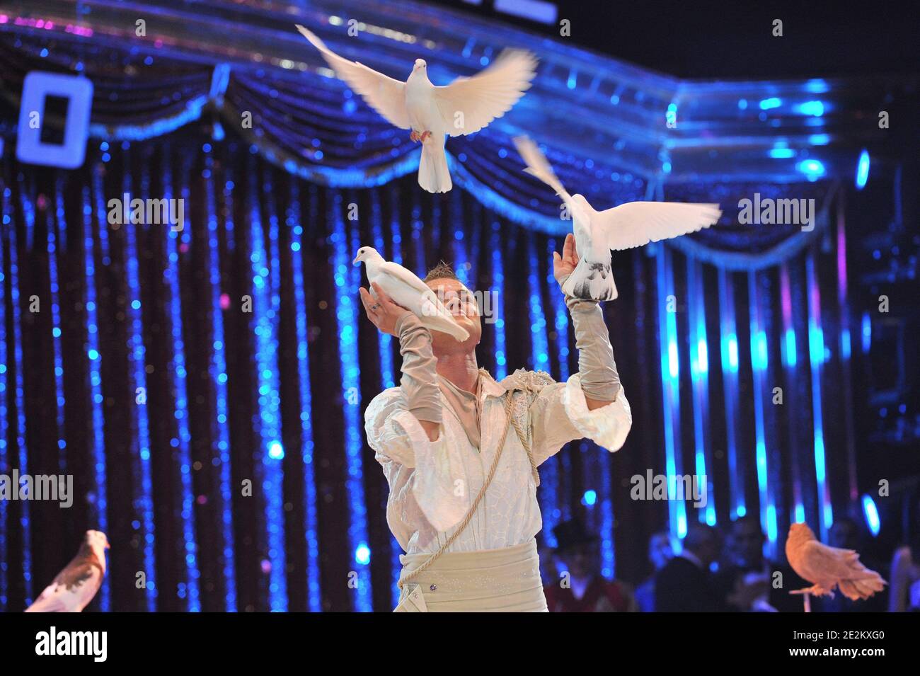 Andrejs Fjodorovs unterhält die Menge das 34. Internationale Zirkusfestival Monte Carlo in Monte Carlo, Monaco, am 14. Januar 2010. Foto von Luci/Monaco Palace/ABACAPRESS.COM Stockfoto