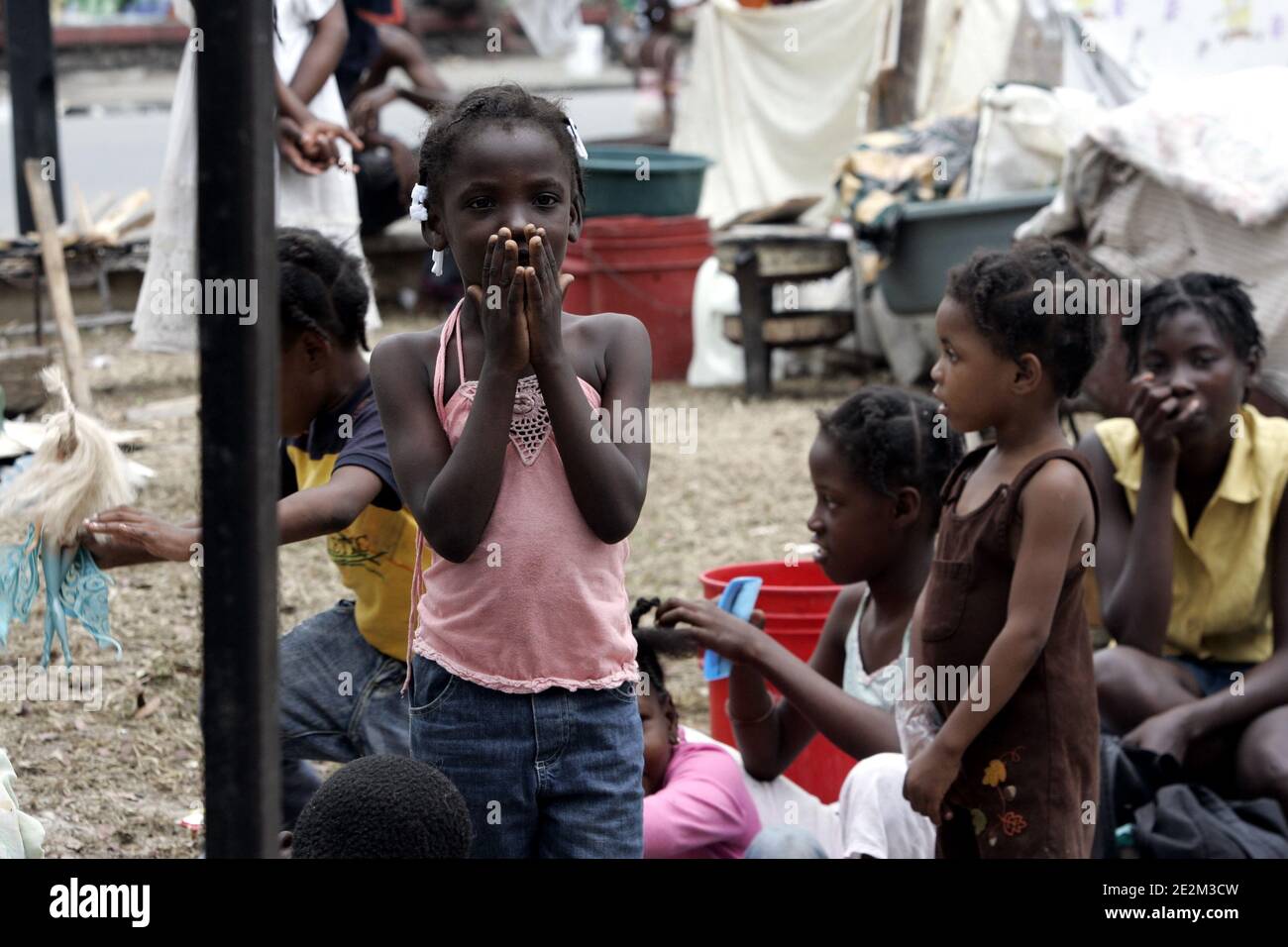 Port-au-Prince, Haiti, 19. Januar 2010. Das Bild zeigt die Nachwirkungen in Port-au-Prince nach einem verheerenden Erdbeben am 12. Januar 2010. UN und Hilfsorganisationen warnten am 14. Januar 2010, dass sie sich einer "großen logistischen Herausforderung" gegenüber sehen, um den Überlebenden des tödlichen Erdbebens in Haiti wesentliche Hilfe zu verschaffen. Foto von Sebastien Dufour/ABACAPRESS.COM Stockfoto