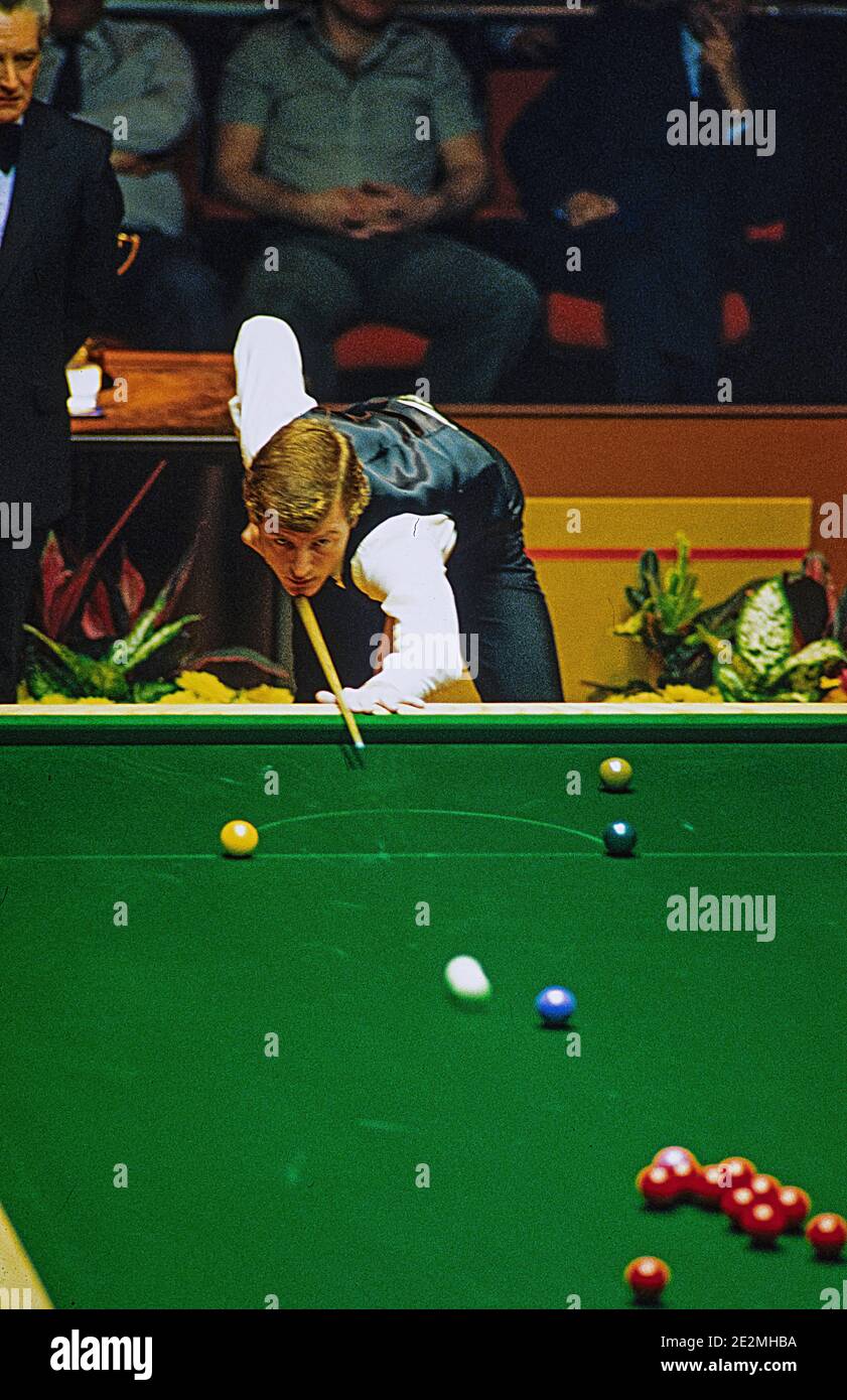 LONDON - ENGLAND 22/29. JANUAR 84. Steve Davis im Benson & Hedges Masters Snooker Turnier im Wembley Conference Center am 22/29 J Stockfoto