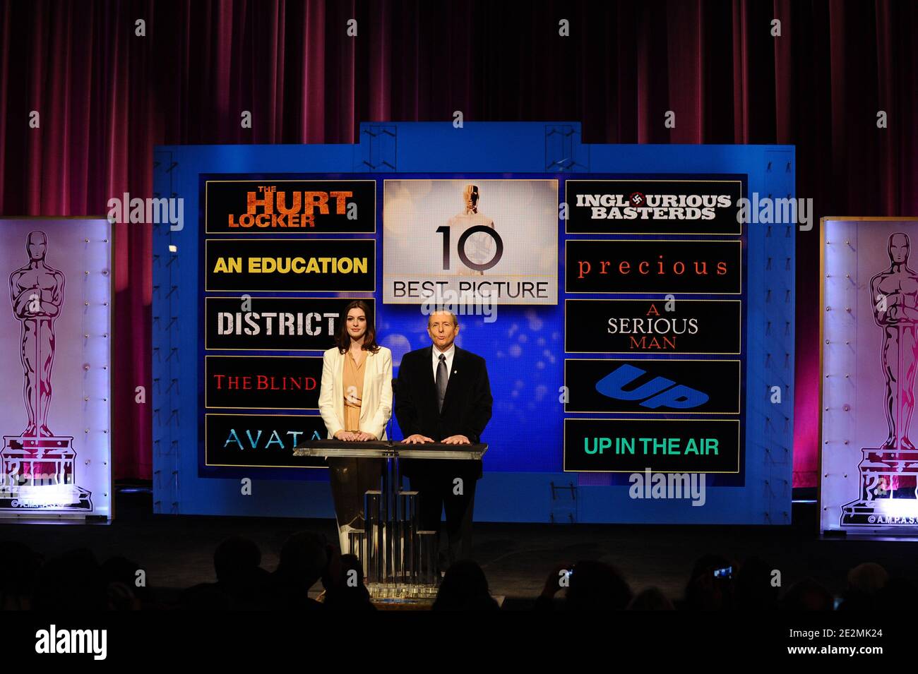 Anne Hathaway und Tom Sherak bei der Bekanntgabe der Nominierungen für die 82. Academy Awards am 2. Februar 2010 in Los Angeles, CA, USA. Foto von Lionel Hahn/ABACAPRESS.COM Stockfoto