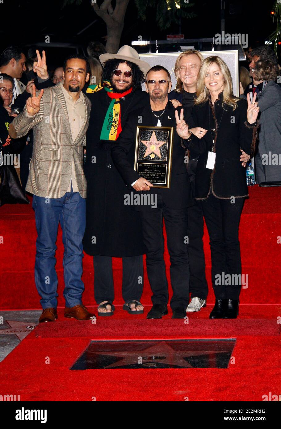 Ringo Starr, Barbara Bach, Don was, Joe Walsh und Ben Harper kommen zum Hollywood Walk of Fame Star Ceremony zu Ehren des Musikers Ringo Starr fand am 08. Februar 2010 in der 1750 N. Vine Street in Hollywood, Los Angeles, CA, USA statt. Foto von Tony DiMaio/ABACAPRESS.COM Stockfoto