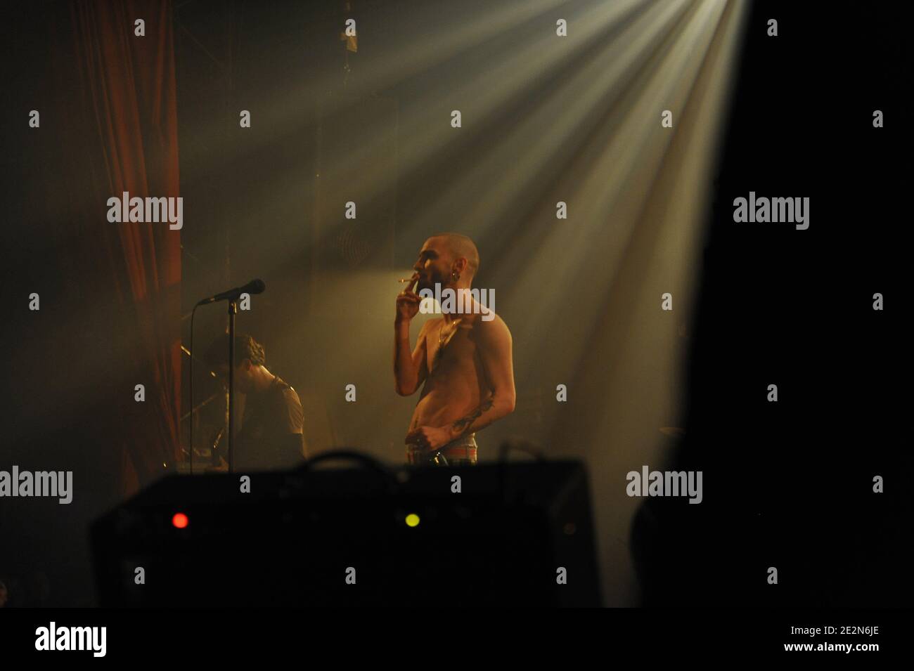 M6 TV Reality Show 'La Nouvelle Star' 2009 Gewinner, Soan, tritt im Konzert in Le Bataclan in Paris, Frankreich, am 17. Februar 2010. Foto von Tiger/ABACAPRESS.COM Stockfoto