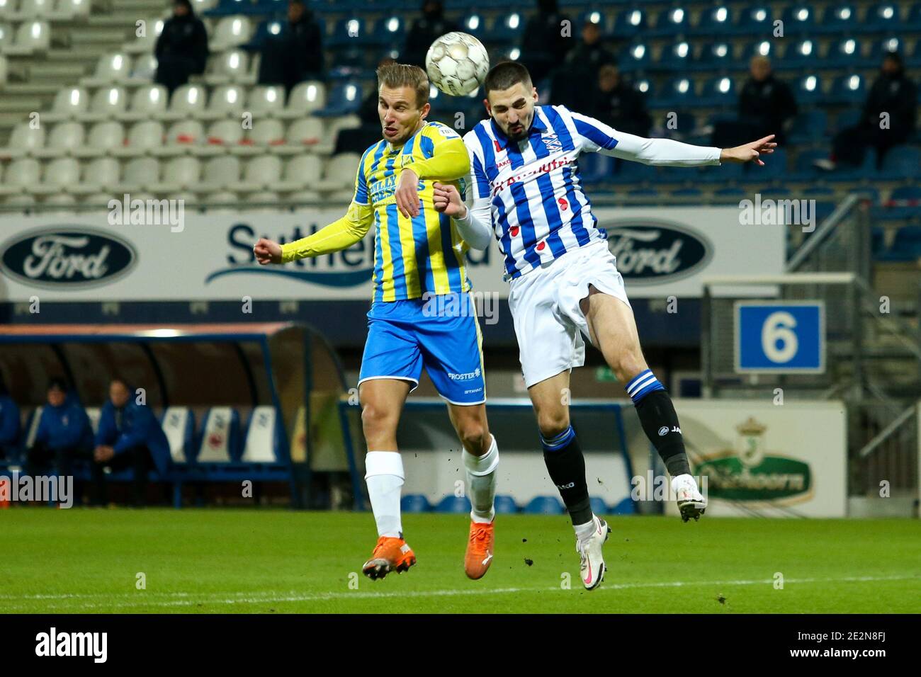 Heerenveen Niederlande Januar 14 L R Finn Stokkers Von Rkc Waalwijk Ibrahim Dresevic Vom Sc Heerenveen Wahrend Des Niederlandischen Eredivisie Spiels Stockfotografie Alamy