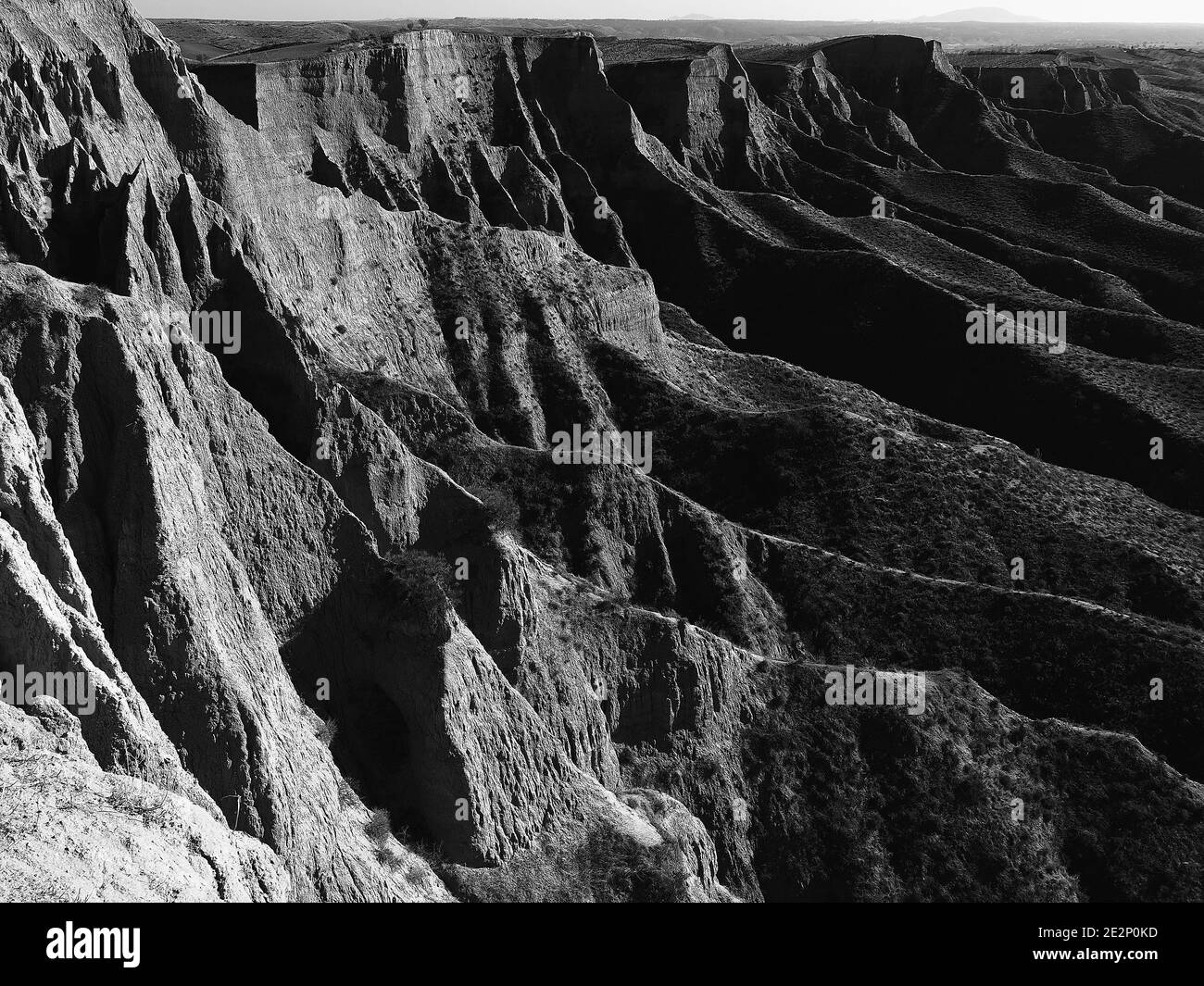 Burujon Canyon sind spektakuläre Tonschnitt, die durch Winderosion und den Fluss Tejo gebildet wurden, innerhalb des Stausees Castrejon, die große bietet Stockfoto