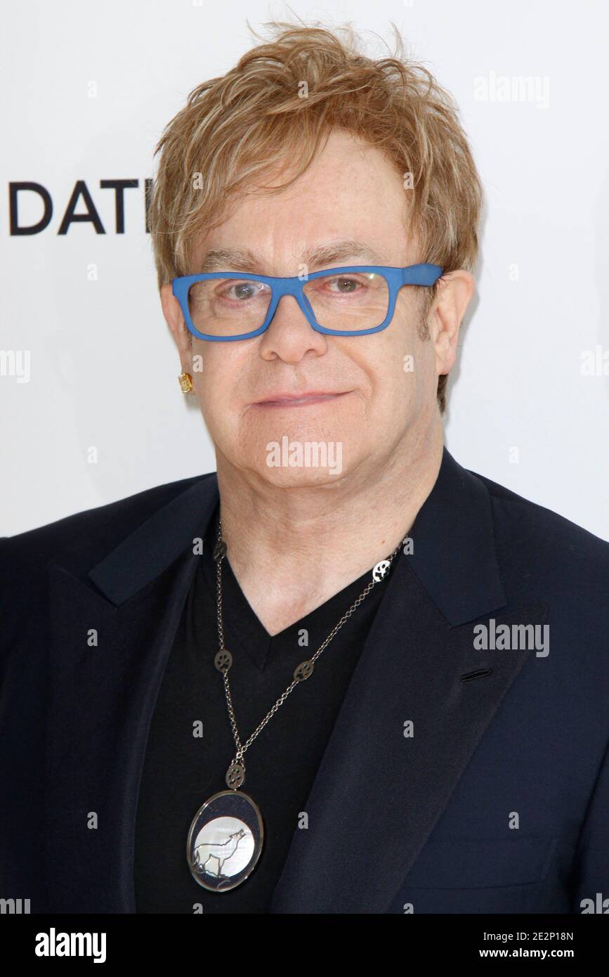 Sir Elton John kommt zur 18. Annual Elton John AIDS Foundation Academy Awards Viewing Party am 07. März 2010 im Pacific Design Center in West Hollywood, Los Angeles, CA, USA. Foto von Tony DiMaio/ABACAPRESS.COM (im Bild: Sir Elton John) Stockfoto