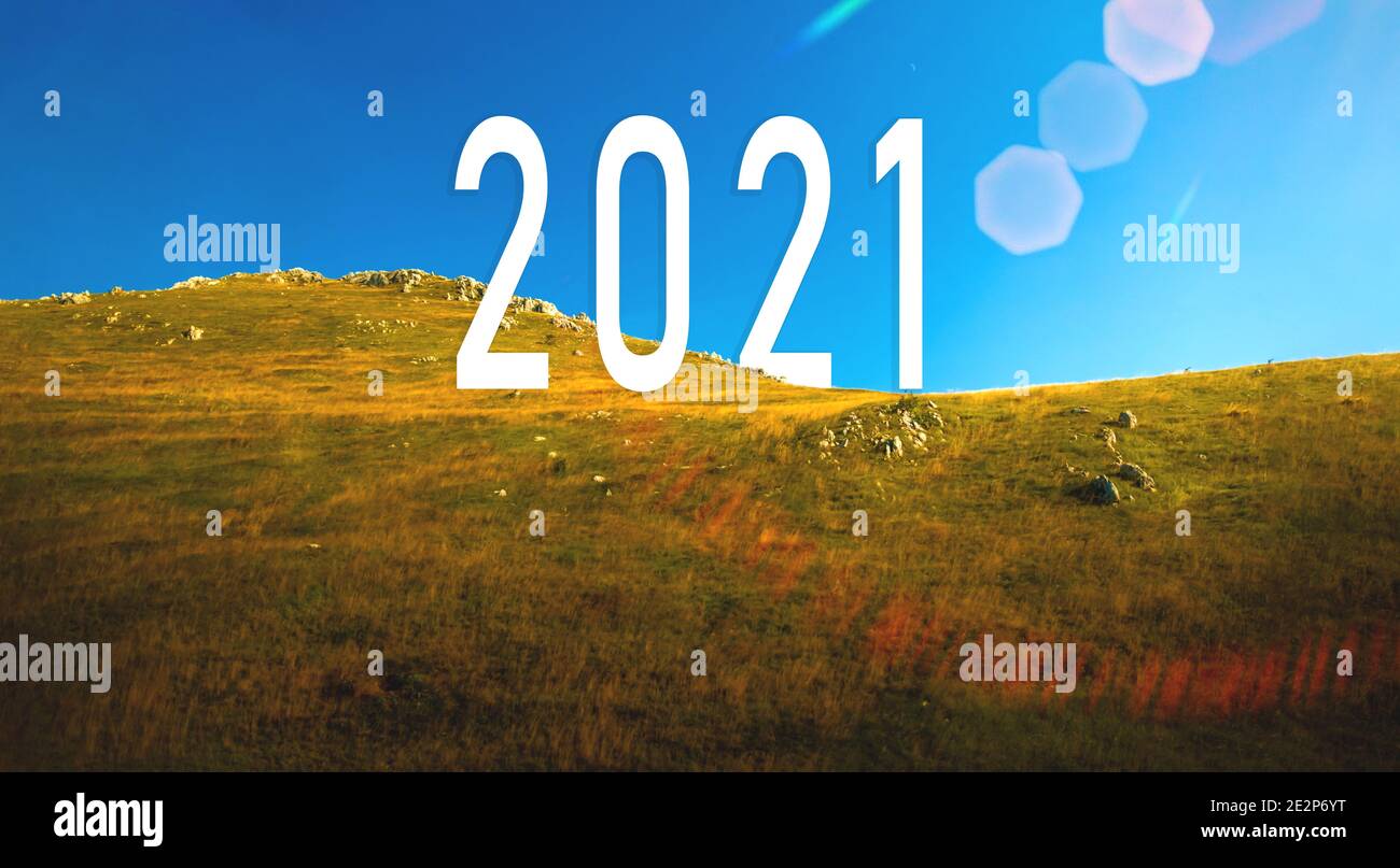Das Reisekonzept 2021, Neujahr Roadtrip, Reise in neue Anfänge und Zukunft, Landschaft und Natur Hintergrundfoto Stockfoto