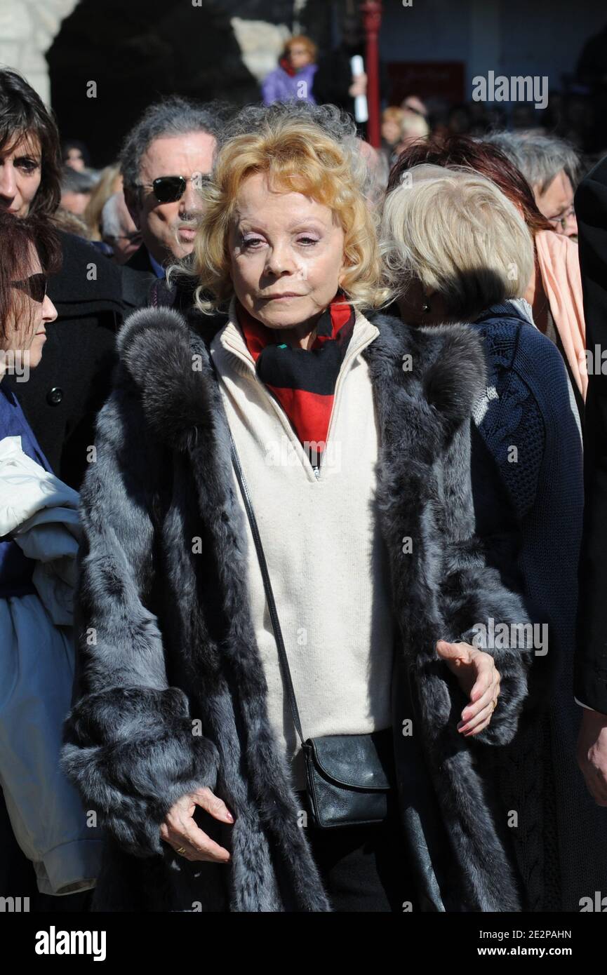 Isabelle Aubret bei der Zeremonie zur Hommage an den verstorbenen französischen Singer-Songwriter Jean Ferrat im Zentrum des Dorfes Antraigues-sur-Volane, Südfrankreich am 16. März 2010. Foto von Nicolas Briquet/ABACAPRESS.COM Stockfoto