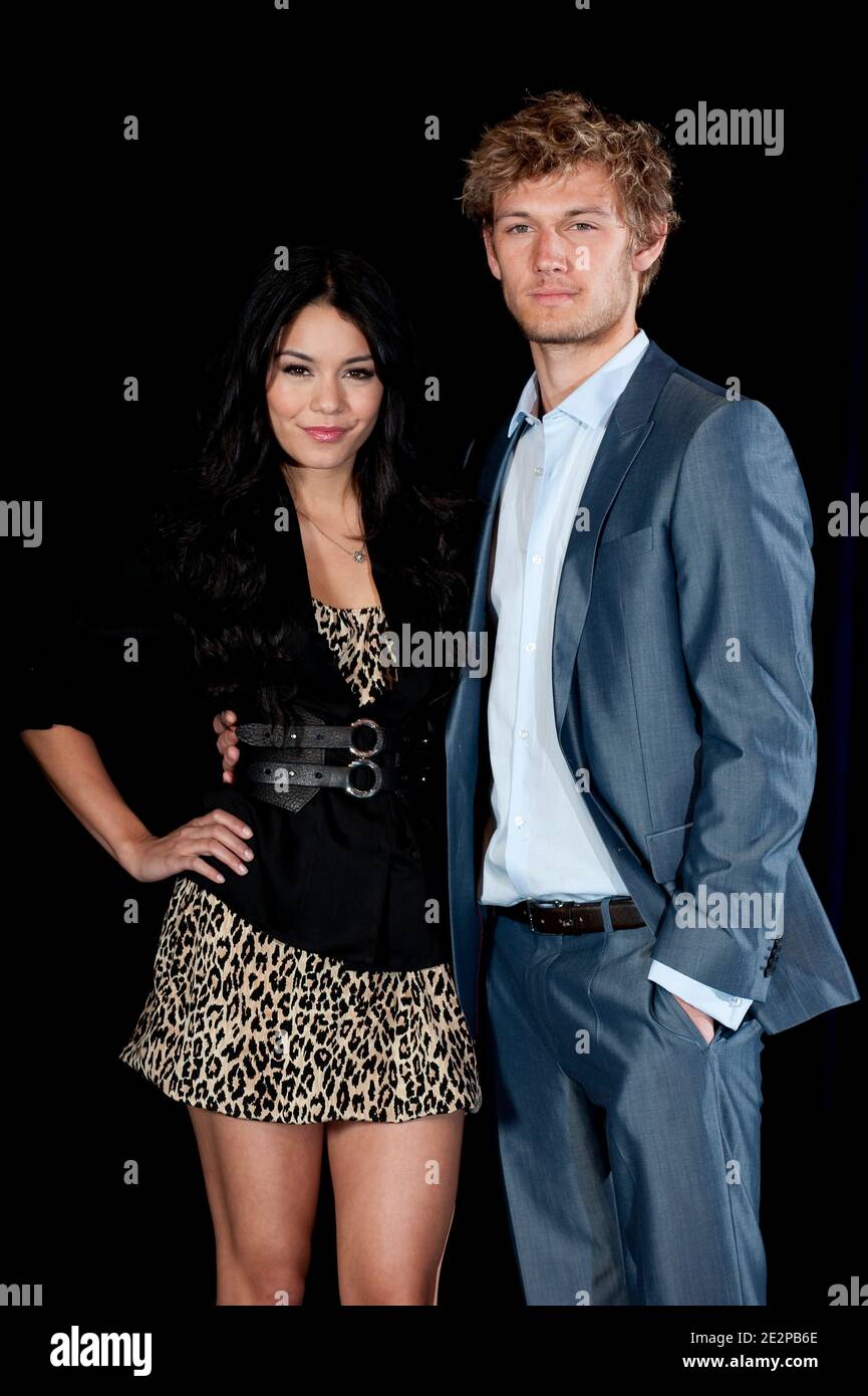 Alex Pettyfer und Vanessa Hudgens besuchen die CBS-Filmvorführung beim  Showest Luncheon während der Show 2010, die am 18. März 2010 im Paris Hotel  in Las Vegas, NV, stattfand. (Im Bild: Vanessa Hudgens,