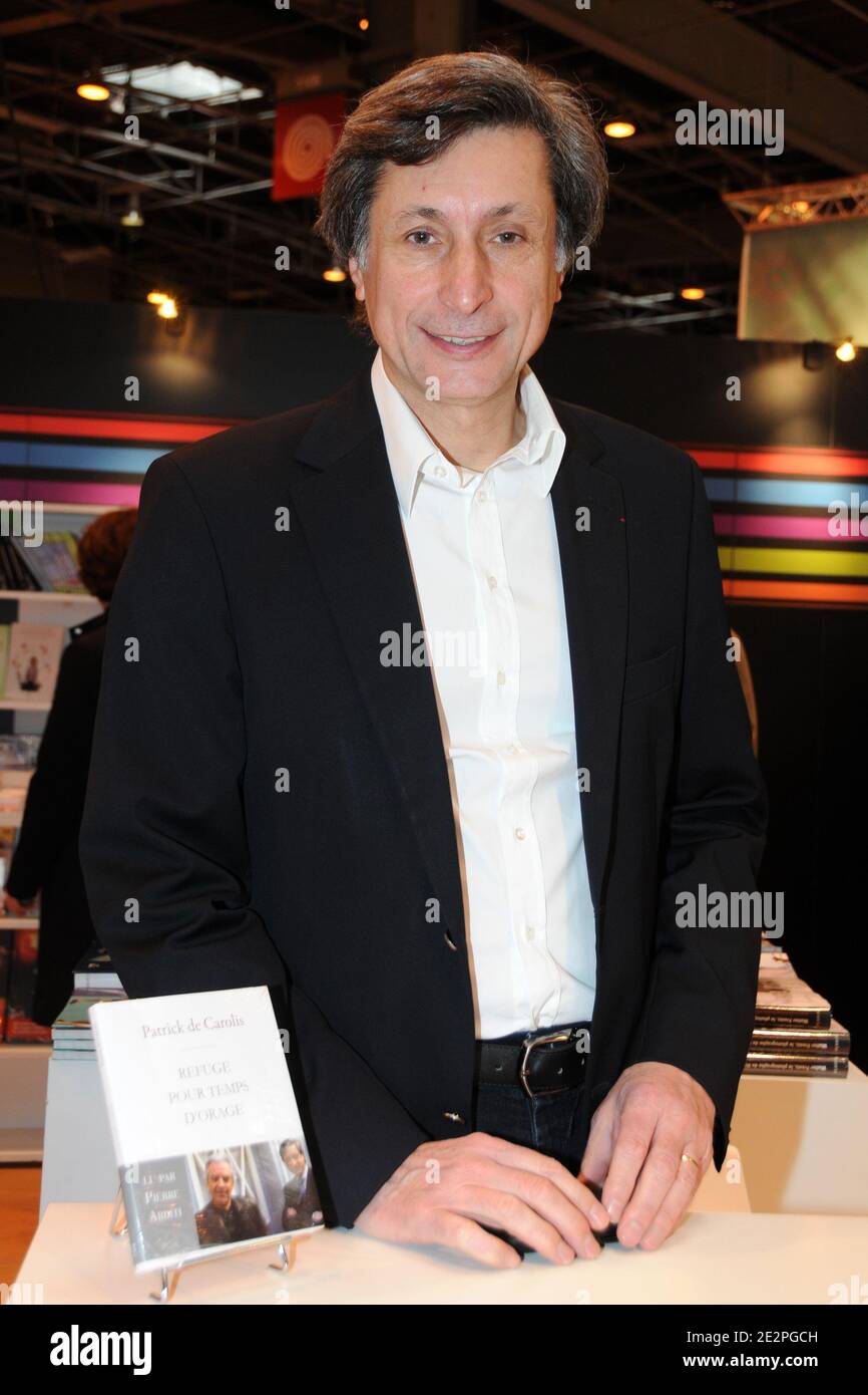 Patrick de Carolis nimmt an der Pariser Buchmesse 'Le Salon Du Livre' Teil, die am 27. März 2010 im Parc des Expositions, Porte de Versailles in Paris, Frankreich, stattfand. Foto von Mireille Ampilhac/ABACAPRESS.COM Stockfoto