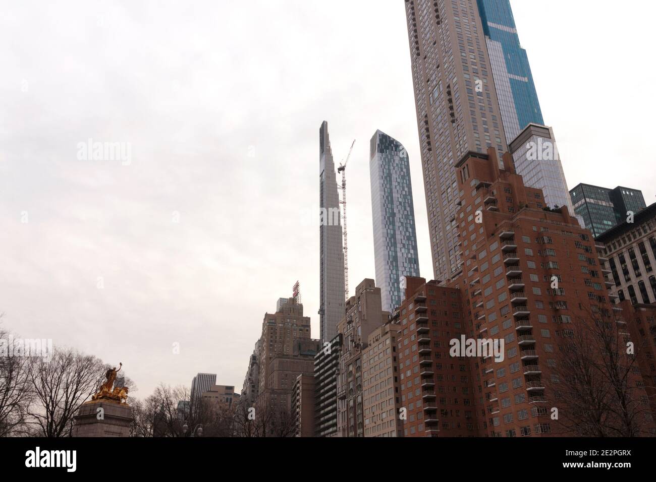 Skyline der Milliardärsreihe, l bis r, 111 West 57th Street, 157 w 57th Street und unterer Teil von 220 Central Park so und 225 w 57th Street, Central Park Tower Stockfoto