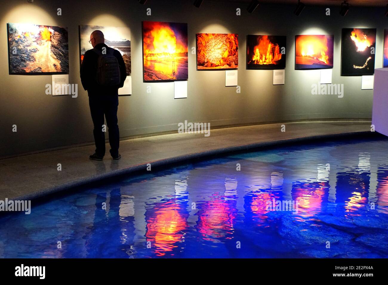 Reykjavik, Island - 21. Juni 2019 - die Fotosammlung des Vulkanausbruchs in Perlan, dem berühmten Planetarium und Ausstellungszentrum Stockfoto