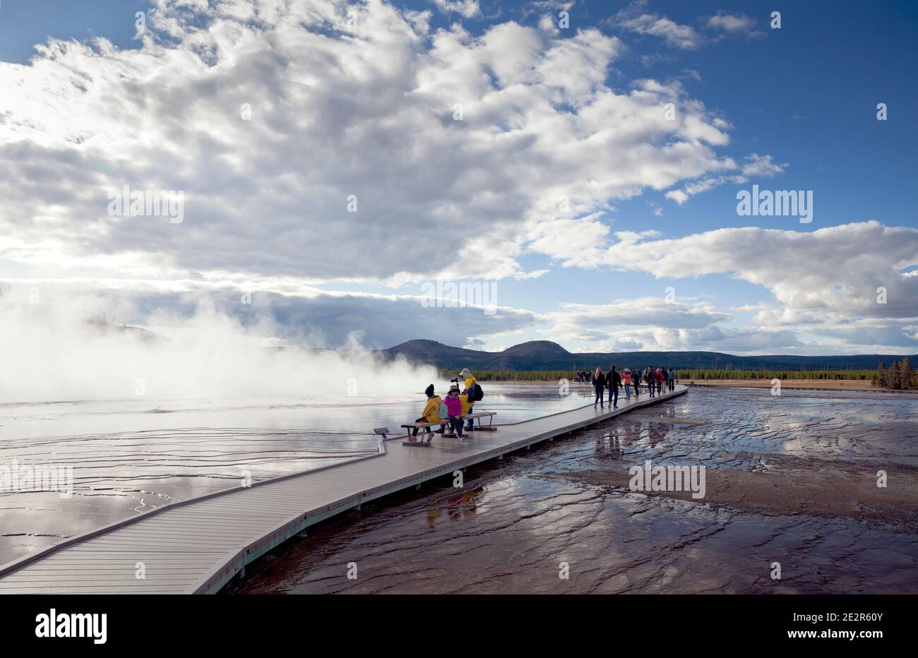 WY02841-00...WYOMING - Promenade an der Grand Prismatic Spring im Yelleostone National Park. Stockfoto