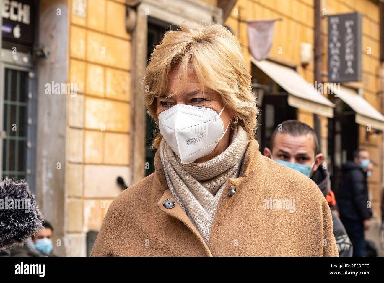 Rom, Italien. Januar 2021. Senatorin Roberta Pinotti spricht mit Journalisten am Ende des Treffens der Führer der Demokratischen Partei im Nazarener in Rom. Kredit: SOPA Images Limited/Alamy Live Nachrichten Stockfoto