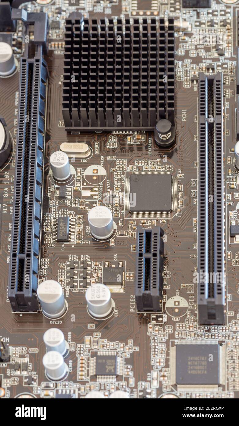 PCI-Steckplätze auf einem modernen Computer-Mainboard Stockfoto