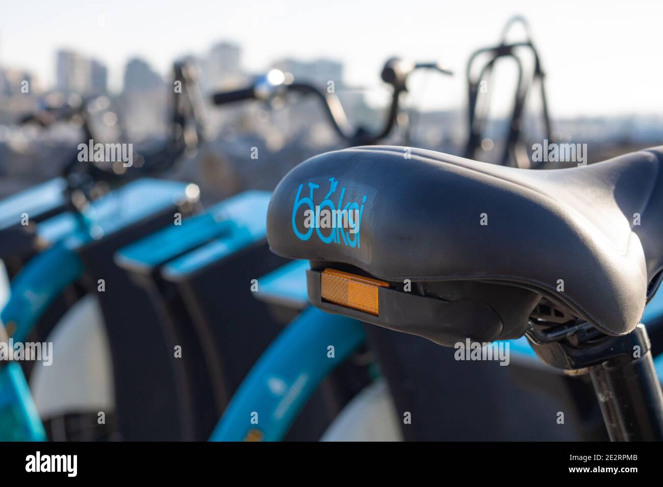Istanbul Türkei - 1.4.2021: Isbike, Fahrradverleih der Stadtgemeinde Istanbul in Kadikoy Moda. Stockfoto