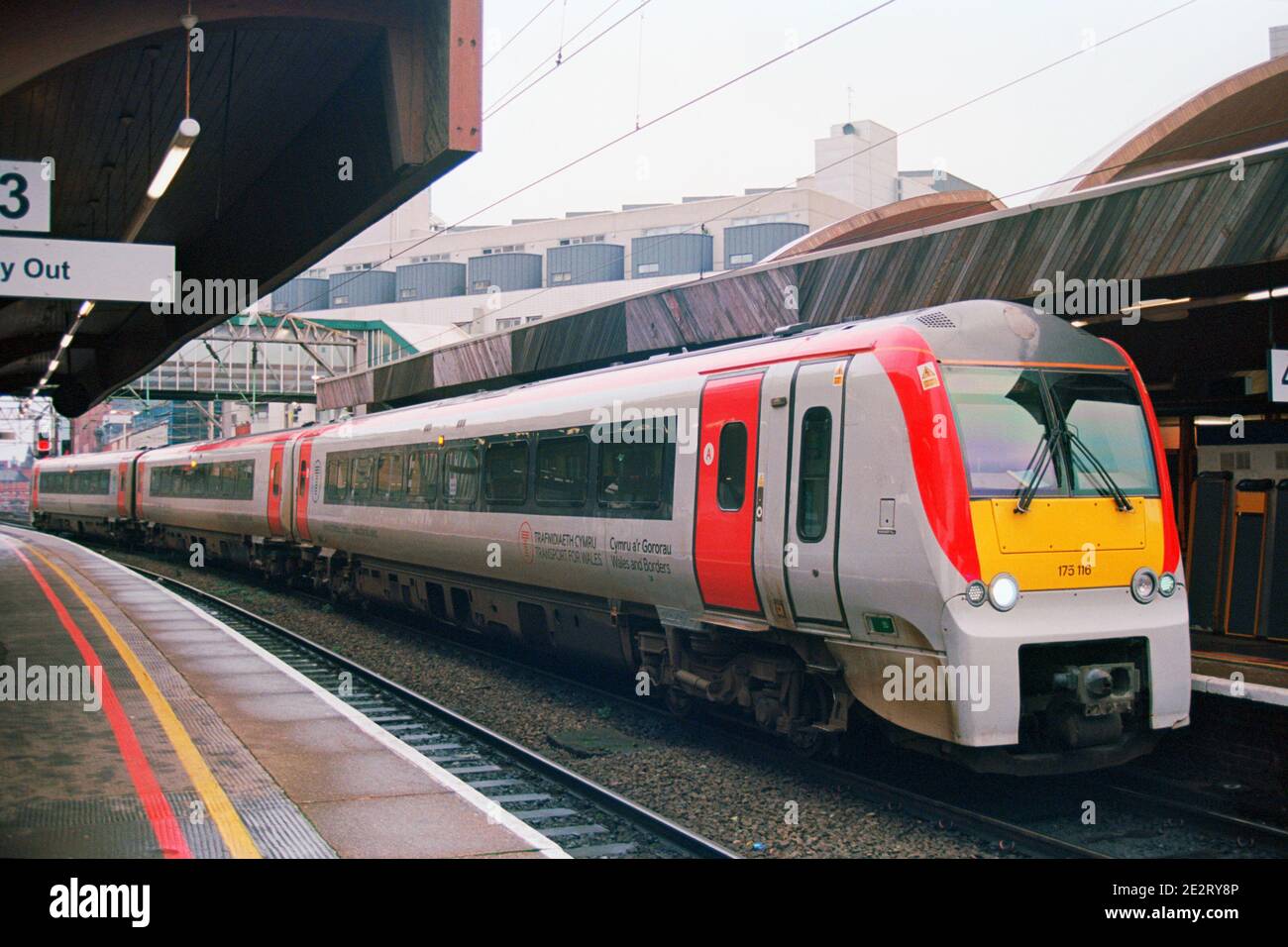 Manchester, Großbritannien - 31. Dezember 2020: Ein Diesel-Personenzug (Klasse 170), der von Transport for Wales am Bahnhof Manchester Oxford Road betrieben wird. Stockfoto