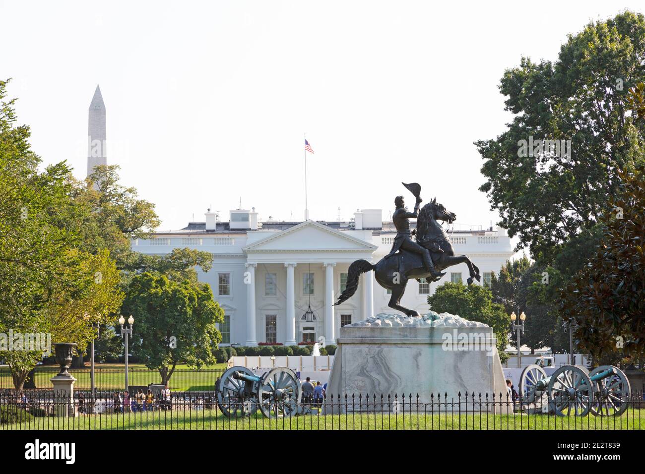 Statue des Präsidenten Andrew Jackson auf dem Lafayette Square vor dem Weißen Haus in Washington DC, USA. Stockfoto