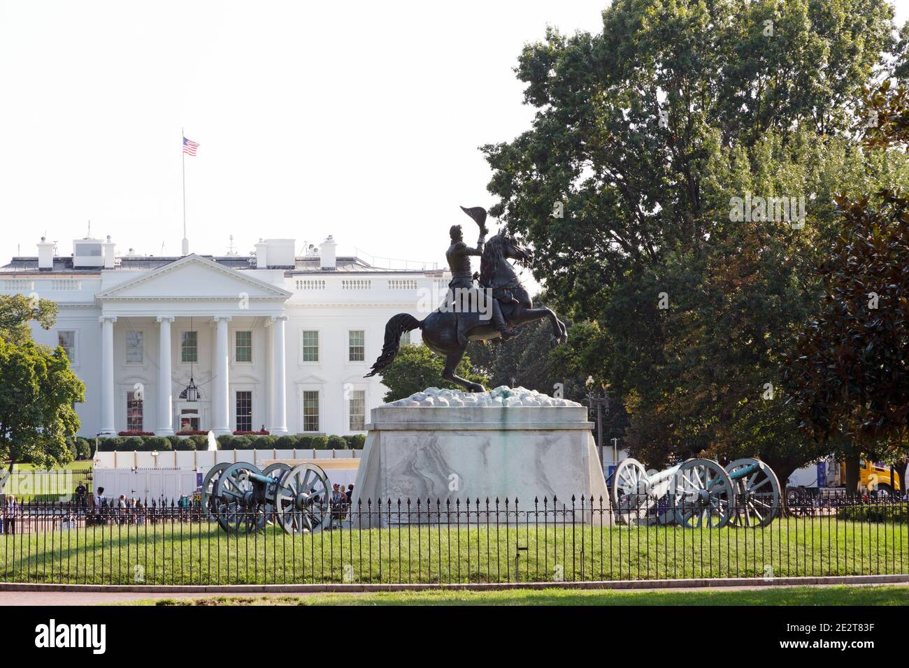 Statue des Präsidenten Andrew Jackson auf dem Lafayette Square vor dem Weißen Haus in Washington DC, USA. Stockfoto