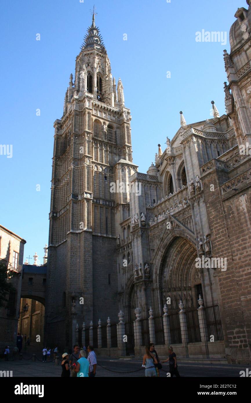 Weiße Kalkstein Toledo Kathedrale Primate Kathedrale von Saint Mary of Toledo mit der Fassade und Portal der Vergebung Stockfoto