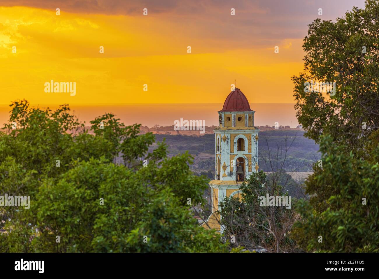 Sonnenuntergang hinter der Skyline von Trinidad, Kuba Stockfoto