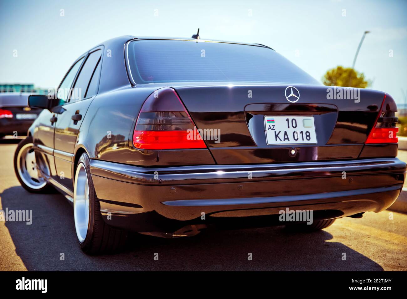 Baku, Aserbaidschan . 14.11.2020. Mercedes C 230, 2.3 L, 1999 il Schwarz auf der Rückseite des Fahrzeugs Stockfoto