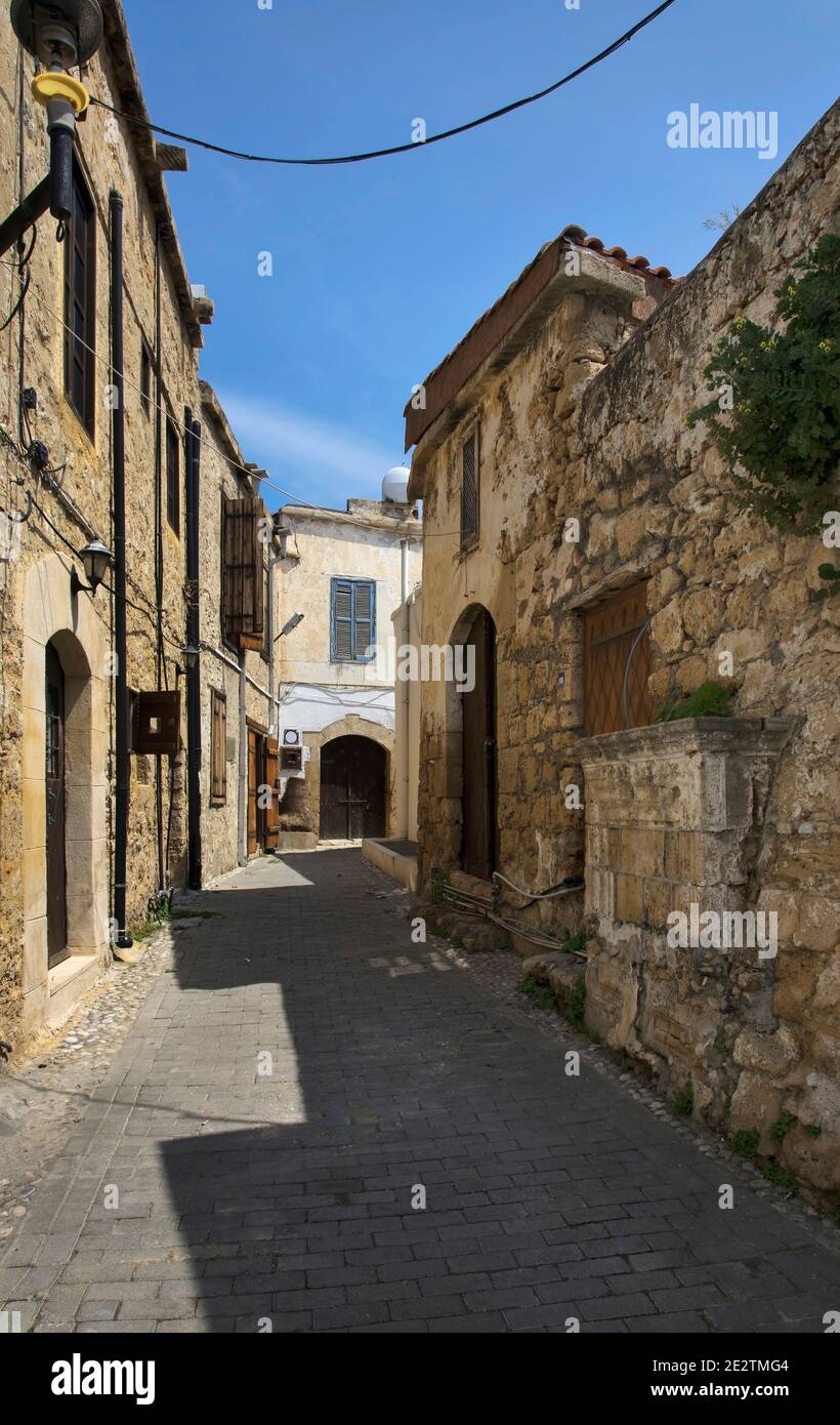 Alte Straße im historischen Viertel von Kyrenia. Zypern Stockfoto