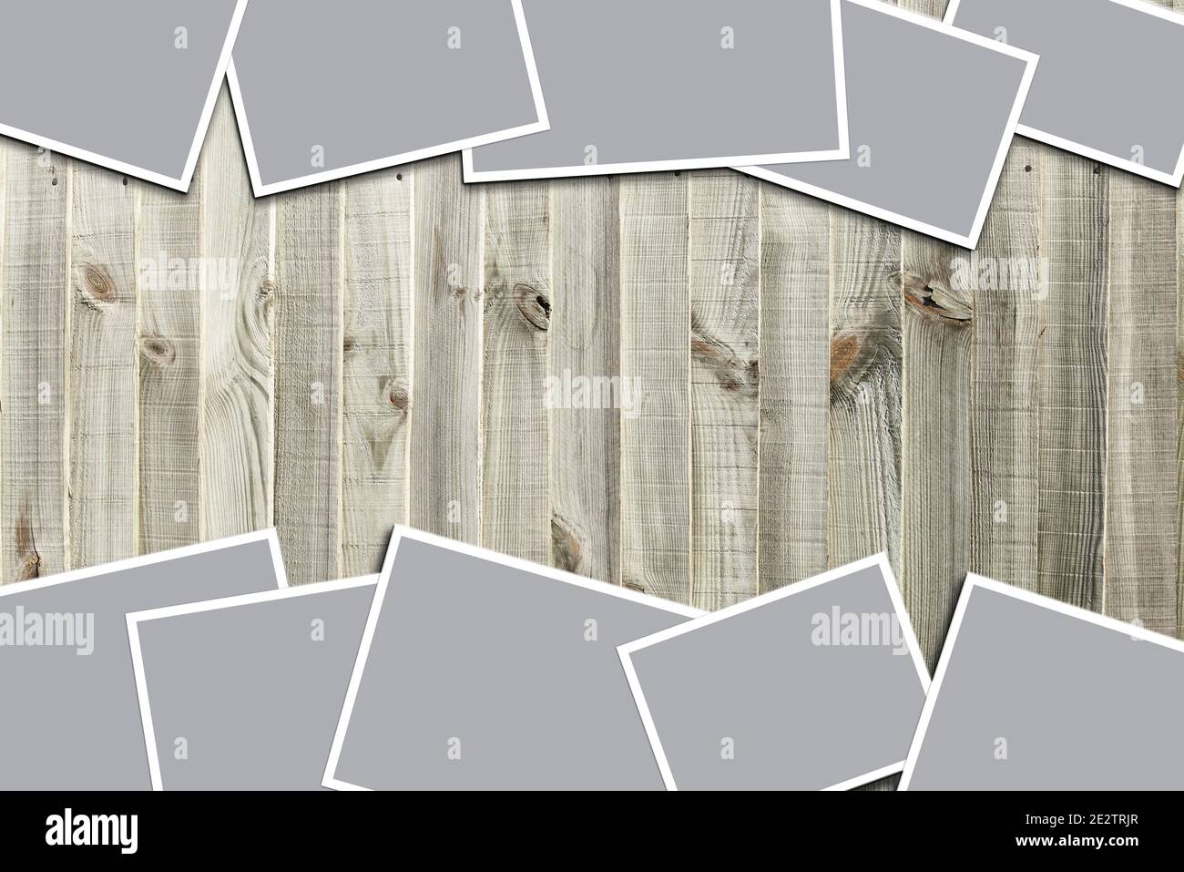Vorlagen Collage von Rahmen Fotos. Board Branding Präsentation auf Holzbrett. Moodboard von Fotos. Modell mit Posterrahmen. Collage-Konzept. Stockfoto