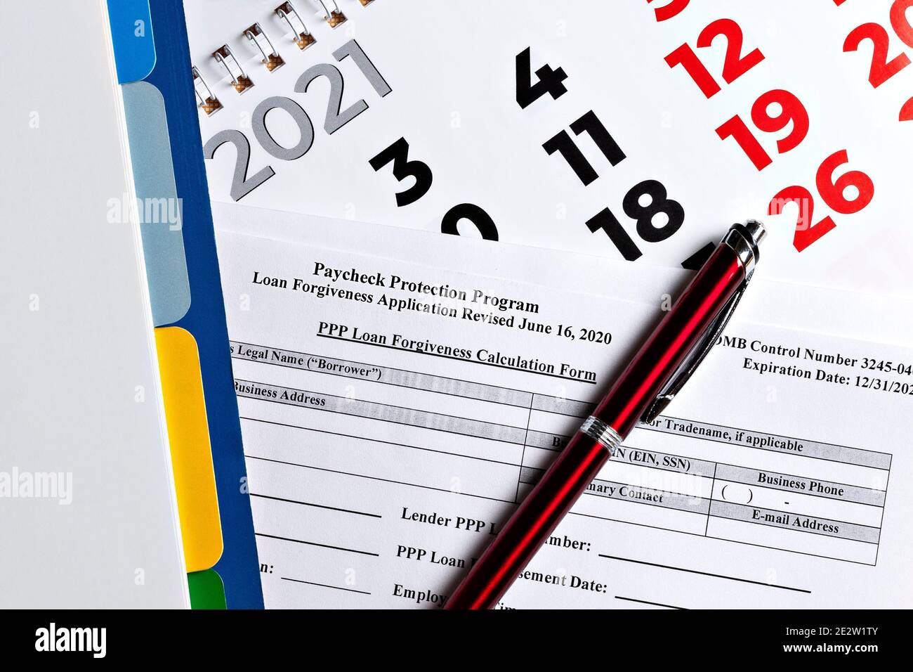 Paycheck Schutz-Programm zweite Ziehung. ppp Darlehen Vergebung Antragsformular überarbeitet. Paycheck Schutz-Programm neue Runde. Stockfoto
