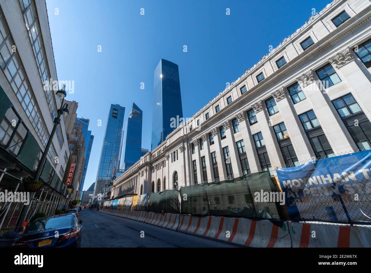 Hochhäuser stehen in den Hudson Yards, die in NYC entwickelt werden. Stockfoto