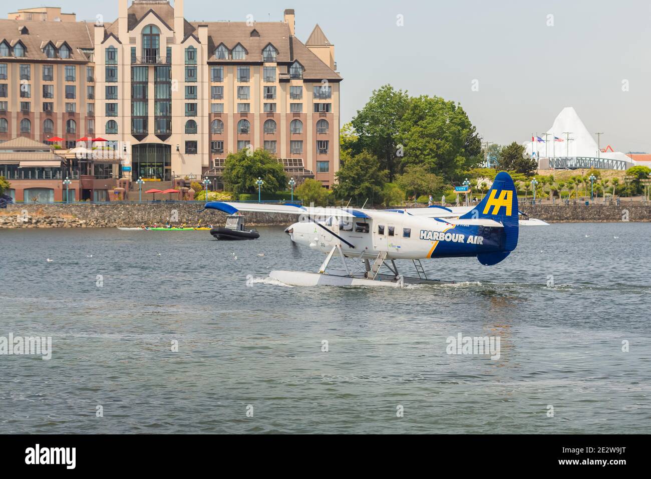 Victoria, Kanada - 6. Juni 2017: Ein Harbour Air Wasserflugzeug taxi aus dem Innenhafen in Vorbereitung auf den Start von Victoria, B.C., Kanada auf Vanco Stockfoto